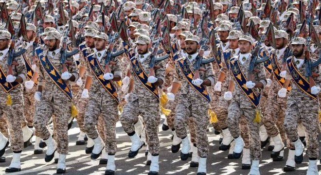 A Guarda Revolucionária Iraniana tem sua própria marinha e força aérea e supervisiona os bra;os armados estratégicos do Irã