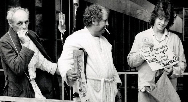 Hoje, é consenso que o fumo deve ser proibido dentro de hospitais - mas antes, algumas pessoas eram contra a proibição 