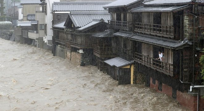 Chuvas torrenciais provocaram um aumento no nível de água de vários rios