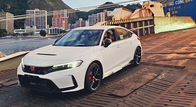 Novo Civic Type R desembarca no porto de Vitória/ES