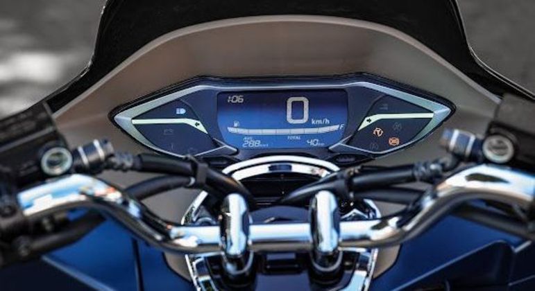 Painel digital é maior e está mais próximo do piloto