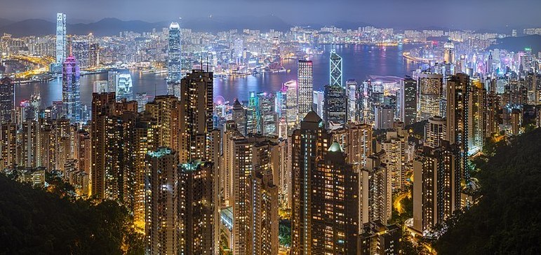 4. Hong Kong e Los AngelesSe, em junho, em um ranking da ECA International, Hong Kong foi eleita a cidade mais cara do mundo, para a EIU ela ficou em quarto lugar, empatada com Los Angeles