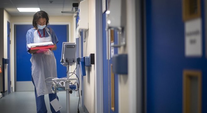 Pesquisa mostra que 30% dos pacientes que tiveram doenças graves durante surtos de doenças infecciosas no passado desenvolveram transtorno de estresse pós-traumático 