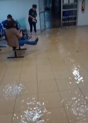 Água da chuva atingiu o hospital na zona sul de SP