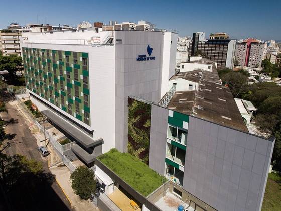 Único da lista brasileira fora de São Paulo, o Hospital Moinhos de Vento, em Porto Alegre (RS), é o 115º melhor do mundo. Ele é afiliado desde 2013 ao Johns Hopkins Medicine International, cujo hospital é o quarto melhor do planeta no ranking da Newsweek