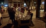 RJ - HOSPITAL/BADIM - INTERNACIONAL - Incêndio no hospital Badim na Tijuca na Rua São Francisco Xavier pacientes são evacuados, camas chegaram a ser montadas no meio da rua, na noite desta quinta-feira (12) no Rio de Janeiro, RJ. 12/09/2019 - Foto: CELSO PUPO/FOTOARENA/FOTOARENA/ESTADÃO CONTEÚDO