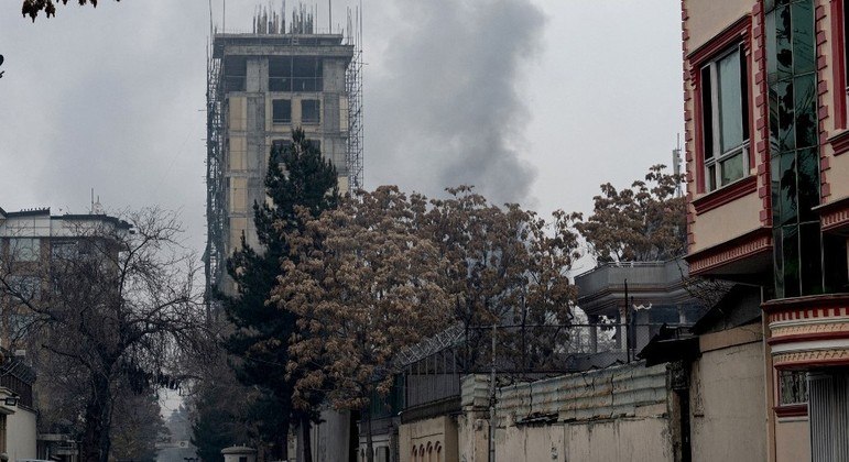 Testemunhas escutaram tiros e uma explosão perto de hotel frequentado por chineses em Cabul
