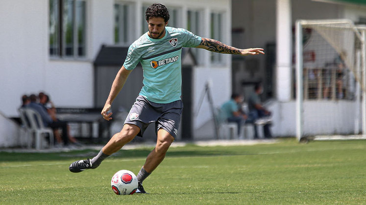 Húdson (volante - 34 anos): com passagens mais marcantes por São Paulo e Cruzeiro, o jogador esteve no Fluminense nas últimas duas temporadas. Ficou sem clube no início do ano, então já poderia entrar em campo por um novo clube.