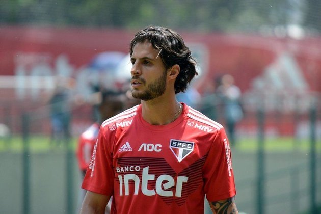 Hudson – O último clube do volante de 34 anos foi o São Paulo, e ele está sem contrato desde janeiro de 2022. O primeiro time profissional do jogador foi o Santos