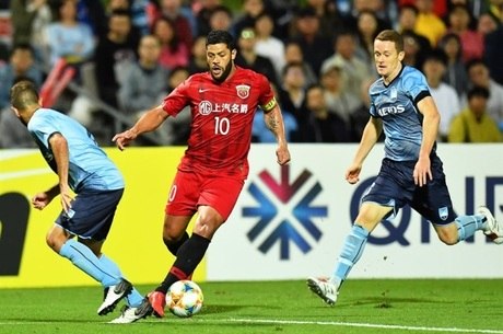 Hulk defende o Shangai SIPG, da China