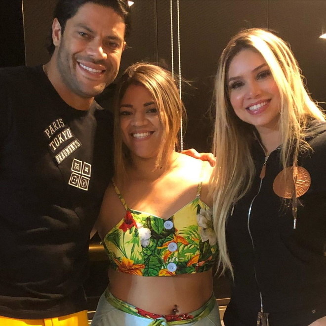 Familia De Hulk Aprova Namoro Do Atacante Com Camila Angelo Fotos R7 Fora De Jogo