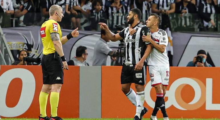 Galo ficou na bronca com atuação de Daronco no empate sem gols com o São Paulo

