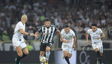 Com dois gols de Fábio Santos, Corinthians vira e vence Atlético