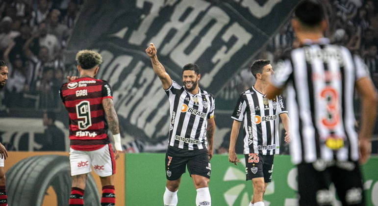 Hulk comemorando gol o Atlético-MG sobre o Flamengo, pela Copa do Brasil