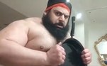 Confira também: Hulk Iraniano amassa frigideira com as próprias mãos e viraliza