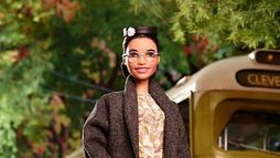 Nova Barbie homenageia a ativista Rosa Parks e a astronauta Sally Ride (Hypeness)