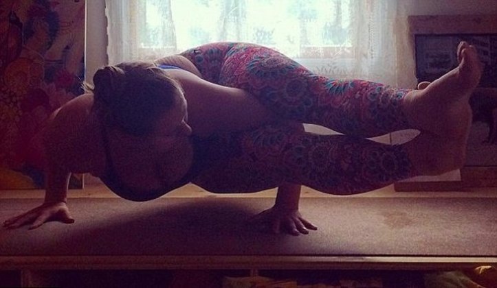 Mulher de 100 kg faz poses de ioga incríveis e fala de autoestima - Fotos -  R7 Bem Estar