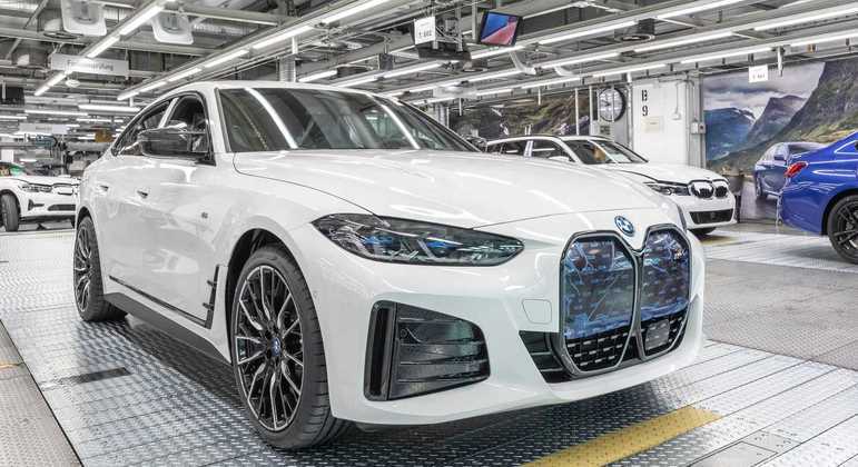 BMW i4 na linha de produção 