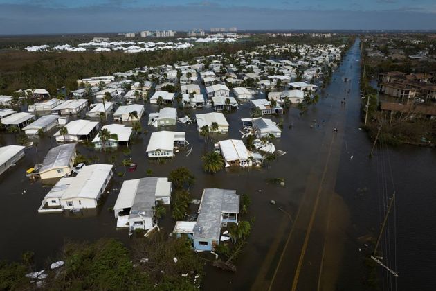 Um bairro inteiro ficou sob as águas nesta região da Flórida