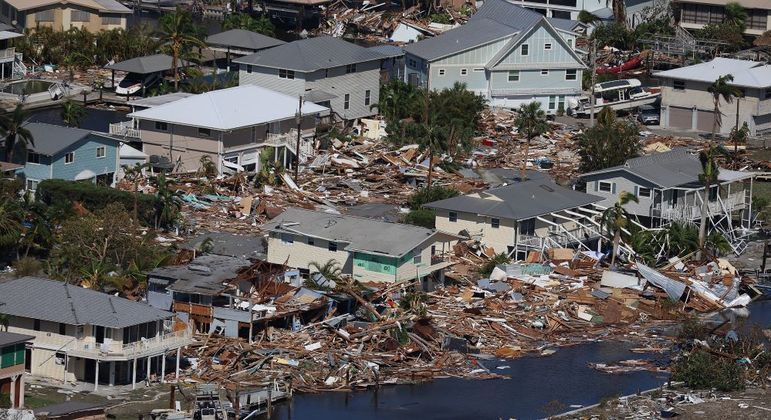 Região da Flórida ficou destruída após a passagem do furacão