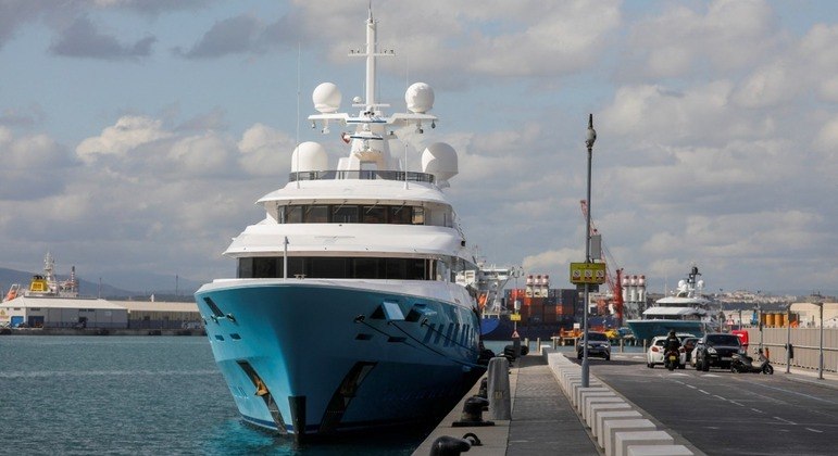 Iate de 72 m foi retido em março pelas autoridades de Gibraltar