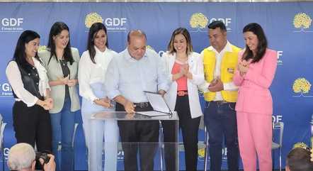 Ibaneis Rocha assina nomeação de novos servidores