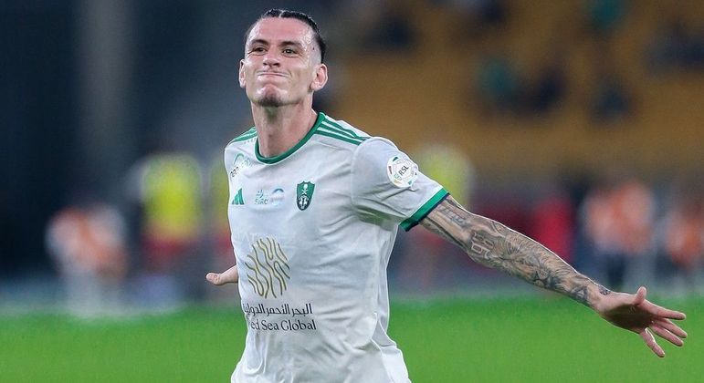 Ex-Fluminense, Ibañez perdeu 2 milhões de euros (R$ 10,5 milhões) com a ida para o Al-Ahli. Agora, o jogador vale 28 milhões de euros (R$ 147,5 milhões)