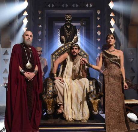 A novela Gênesis estreia no dia 19 de janeiro na Record TV com ares de superprodução. A trama bíblica conta o maior elenco da história das novelas brasileiras, tem cenas cinematográficas e efeitos especiais para a maioria dos takes. Além disso, a equipe viajou pelo Brasil e para o Marracos para as gravações. A poucos dias da estreia, confira, a seguir, 7 motivos para não perder nenhum capítulo de Gênesis A novela Gênesis estreia no dia 19 de janeiro na Record TV com ares de superprodução. A trama bíblica conta o maior elenco da história das novelas brasileiras, tem cenas cinematográficas e efeitos especiais para a maioria dos takes. Além disso, a equipe viajou pelo Brasil e para o Marracos para as gravações. A poucos dias da estreia, confira, a seguir, 7 motivos para não perder nenhum capítulo de Gênesis