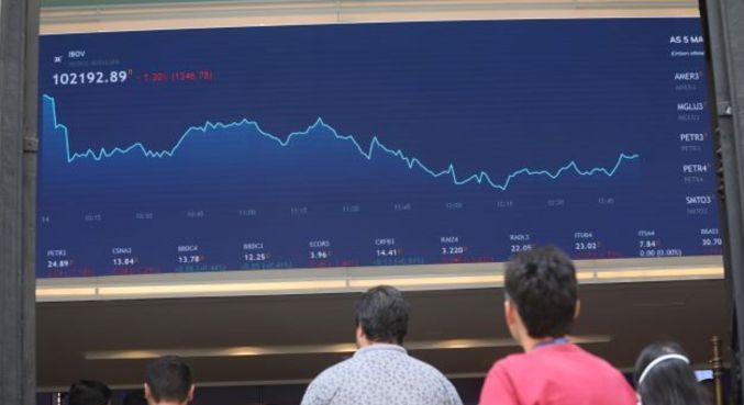 Novo painel da bolsa de valores B3, na região central de São Paulo (SP)