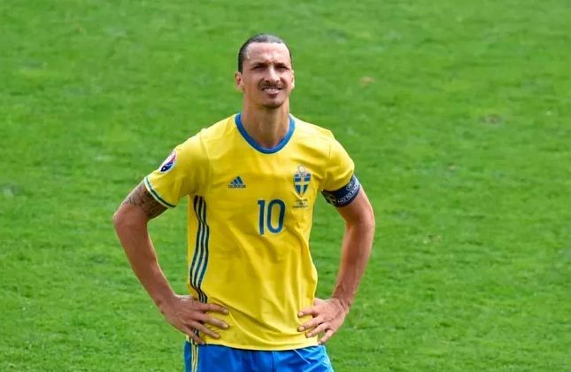 IBRAHIMOVIC - O atacante disputou duas Copas do Mundo, em 2002 e 2006. A melhor campanha da Suécia com Ibra foi em 2006, quando a seleção foi eliminada nas oitavas de final após derrota para a Alemanha. 