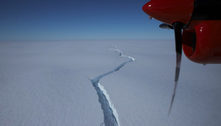 Grande iceberg se desprende na Antártica perto de estação britânica   