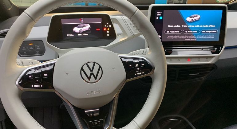 Multimídia é ponto de destaque com 10 polegadas neste modelo usando um novo sistema e interface com comandos de voz