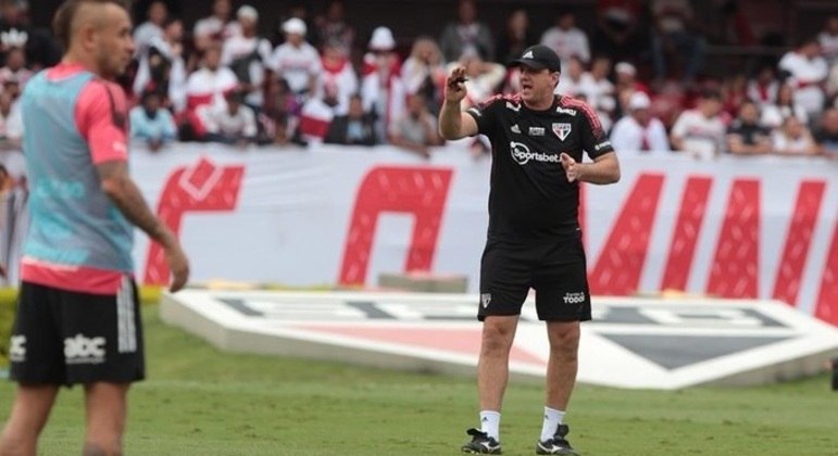 Rogério Ceni comanda treino aberto do São Paulo com mais de 21 mil torcedores no Morumbi