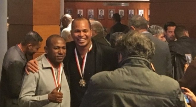 Ídolos do São Paulo - Aloísio e Mineiro posam para foto