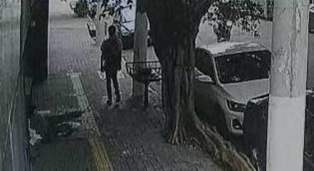 Idosa caiu, fraturou o fêmur e teve corte na cabeça
