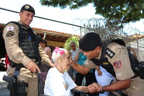 Idosa comemorou aniversário de 101 anos