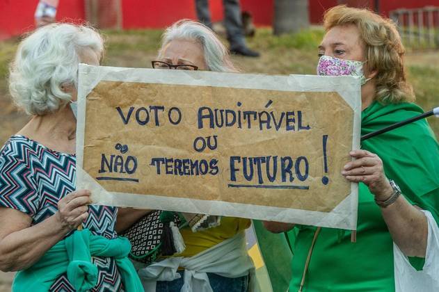 Idosas em Porto Alegre (RS) pediram voto auditável nas próximas eleições. Capital gaúcha também se manifestou em favor das liberdades individuais