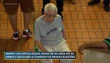 Idoso de 94 anos foi votar mesmo com dificuldades