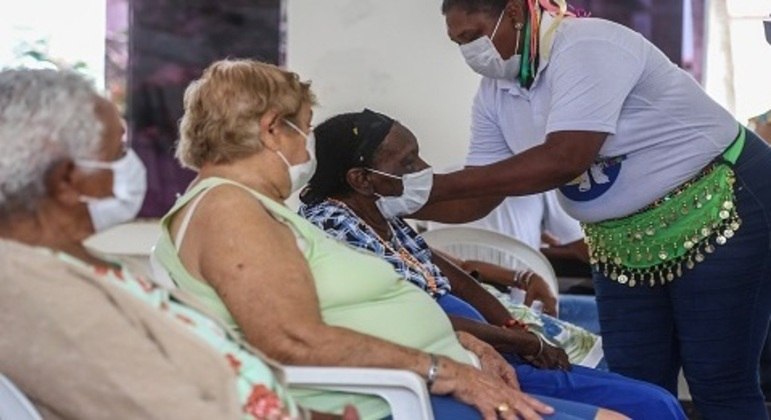 Cidade de SP inicia aplicação de dose de reforço para idosos acima de 70 anos