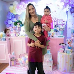 Ieda com os filhos, Miguel e Lavínia