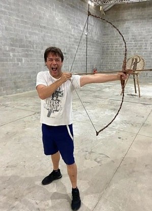 Igor Cotrim em aula de arco e flecha