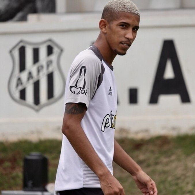 Igor Formiga em treino na Ponte Preta