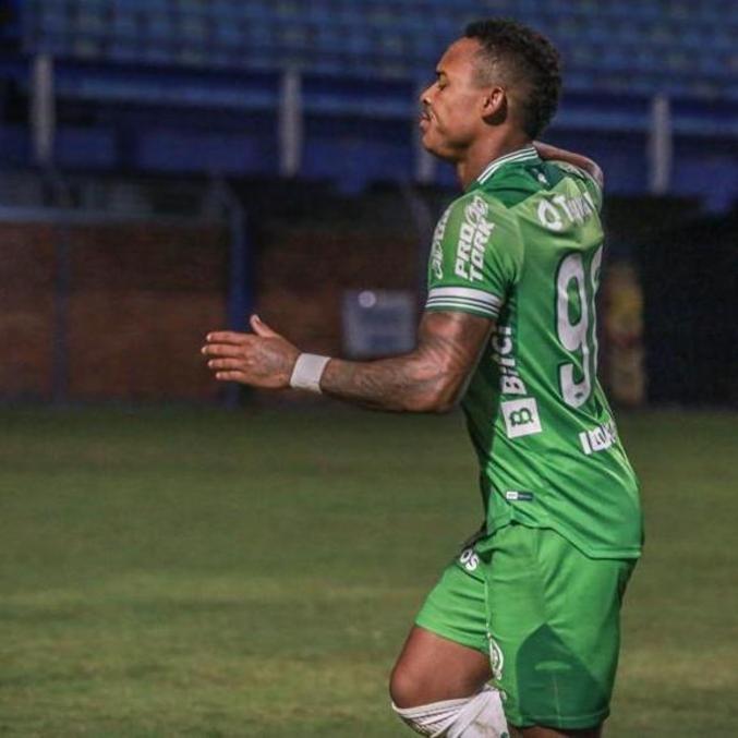 Ígor Paixão marcou o único gol do Coritiba contra o Avaí: foco agora é o Santos
