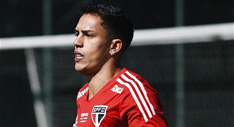 Igor Vinícius treinando com o São Paulo neste sábado