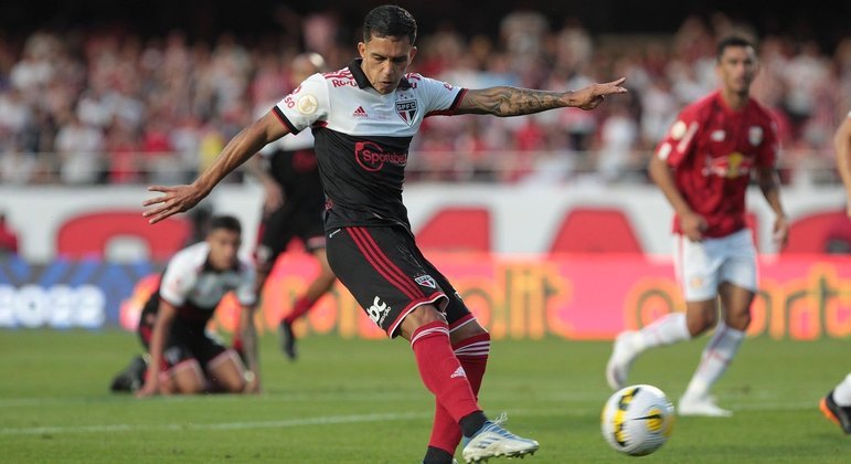 Igor Vinícius em partida contra o RB Bragantino pelo Brasileirão