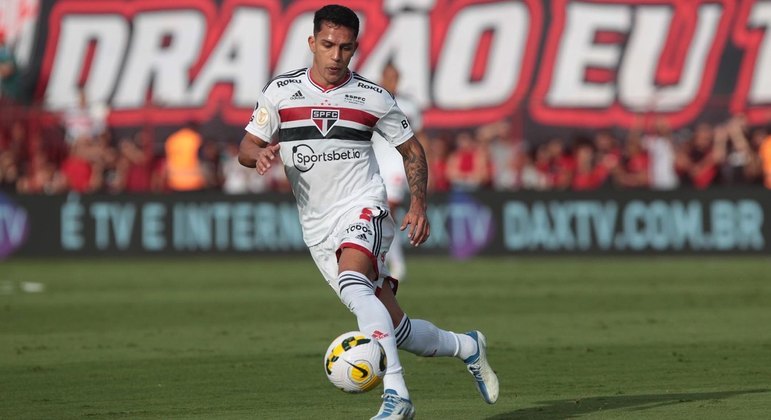 Igor Vinícius em partida contra o Atlético-GO