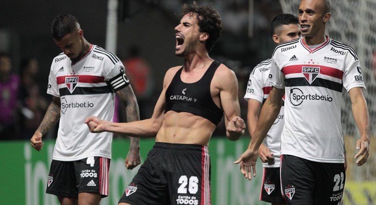 Igor Gomes comemora gol da classificação do São Paulo