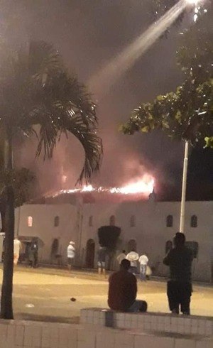 Igreja pega fogo na Bahia