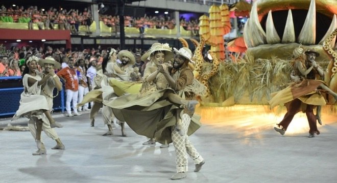 Comissão de frente teve danças típicas do Ceará durante o desfile
