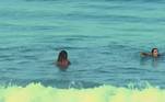 Para distrair a mente, as exploradoras curtiram um banho de mar na linda paisagem de Paraty (RJ). Any, Laura e Nanah nadaram e aproveitaram o dia ensolarado na praia 
